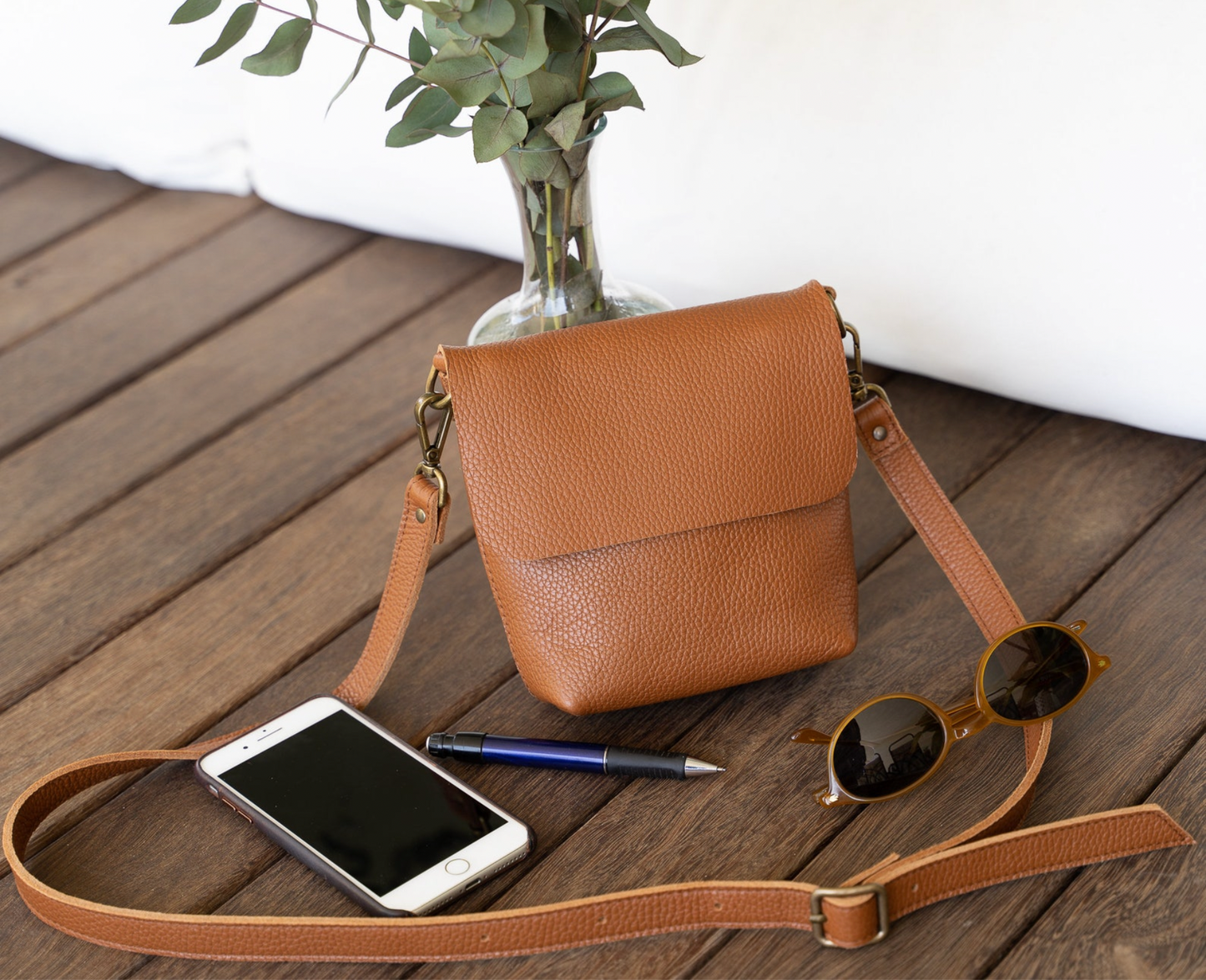 UN - Leather Crossbody Bag