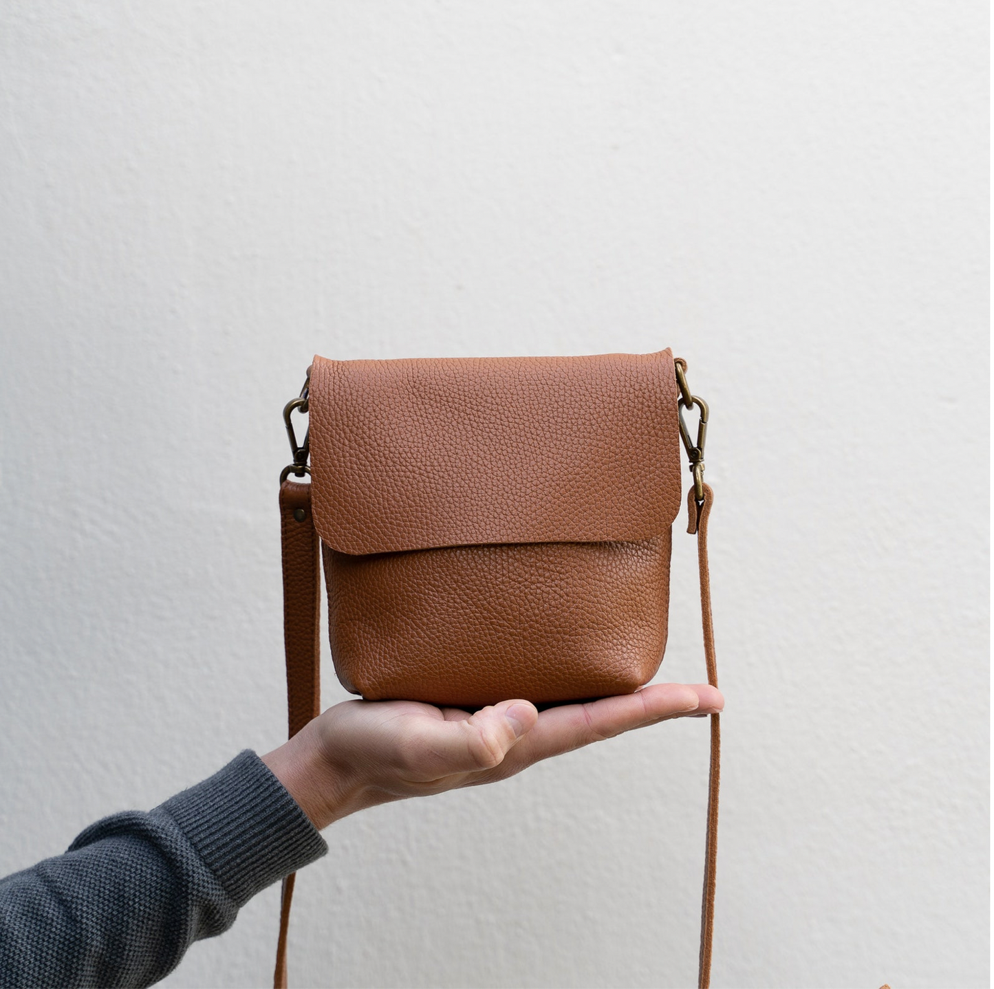 UN - Leather Crossbody Bag