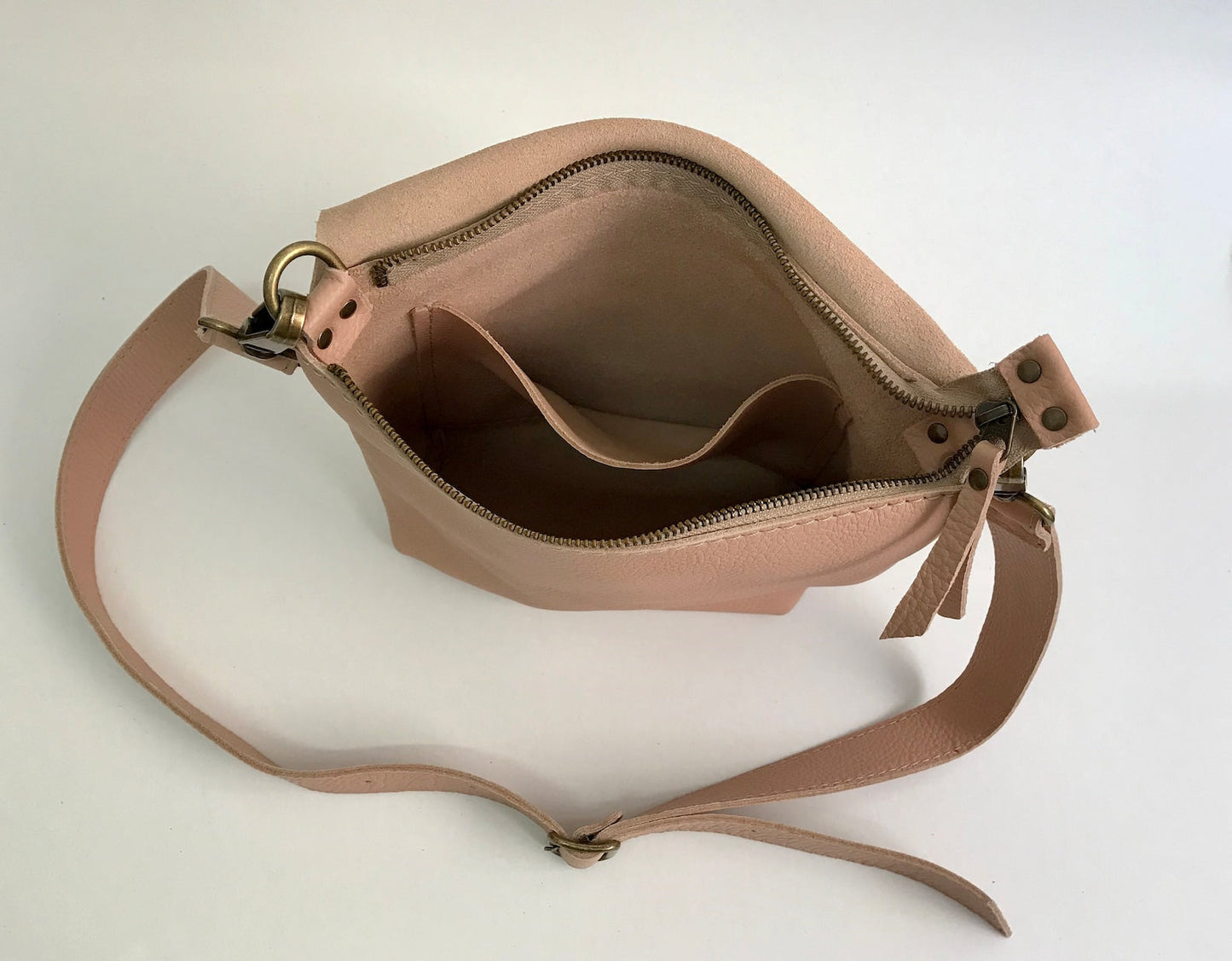 UN - Leather Crossbody Bag